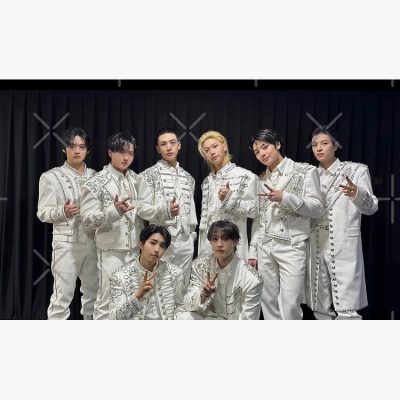 flat750x075f pad750x750f8f8f8.u4 9 - Stray Kids UK Shop