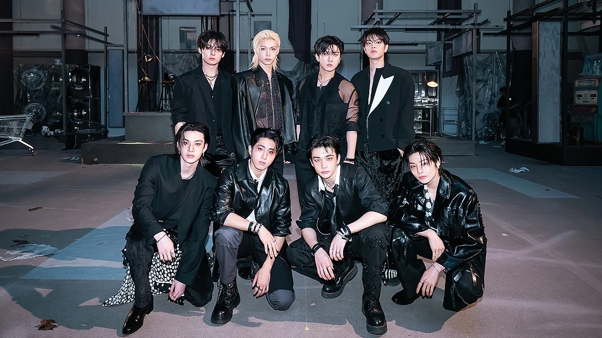 204d0140751t83l1 - Stray Kids UK Shop